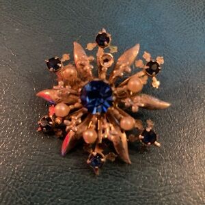 Vintage Gold Tone Baby Blue Rhinestone Floral Brooch Pin Round